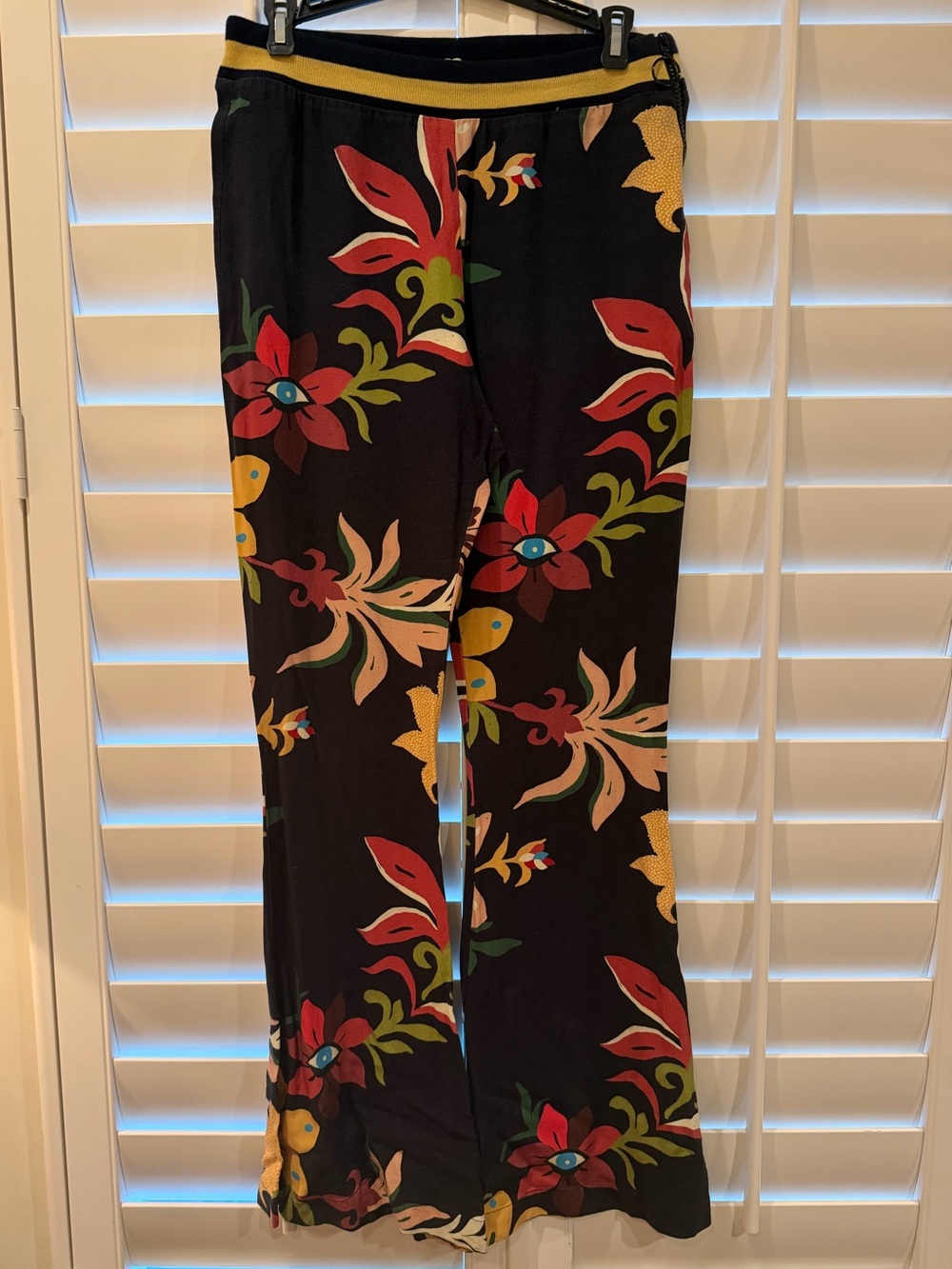 Farm Rio Floral Wide-Leg Women's Pants in Black with Multicolor Print, size S
